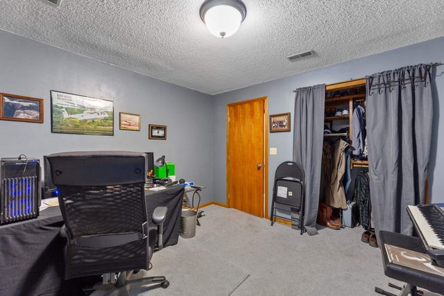 204 S Crosswood Ln, Derby, KS 67037