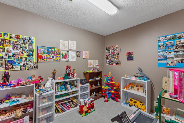 204 S Crosswood Ln, Derby, KS 67037