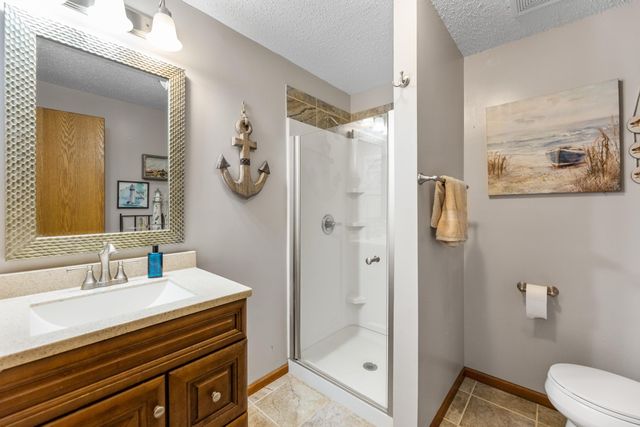 204 S Crosswood Ln, Derby, KS 67037