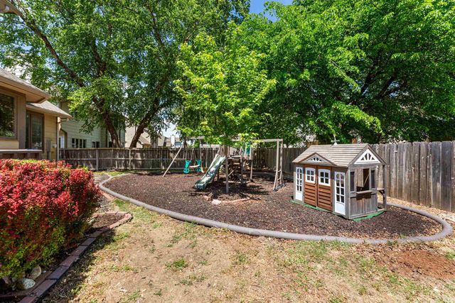 204 S Crosswood Ln, Derby, KS 67037