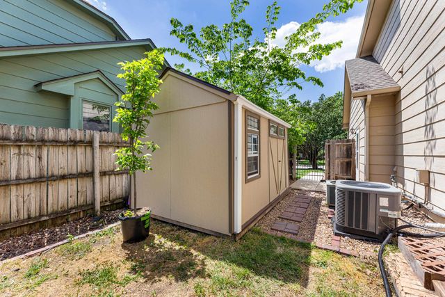 204 S Crosswood Ln, Derby, KS 67037