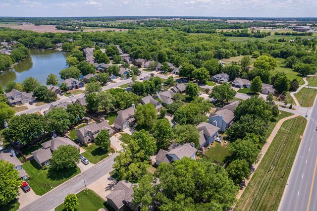 204 S Crosswood Ln, Derby, KS 67037