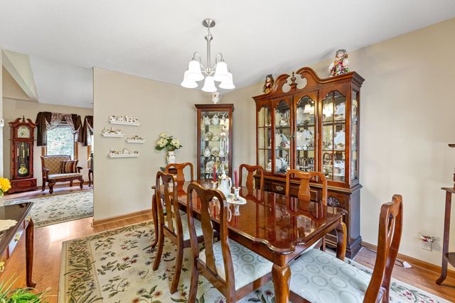 204 S Crosswood Ln, Derby, KS 67037