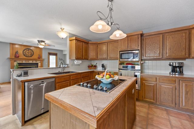 204 S Crosswood Ln, Derby, KS 67037