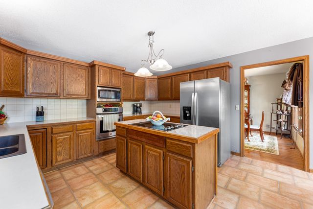 204 S Crosswood Ln, Derby, KS 67037
