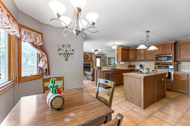 204 S Crosswood Ln, Derby, KS 67037