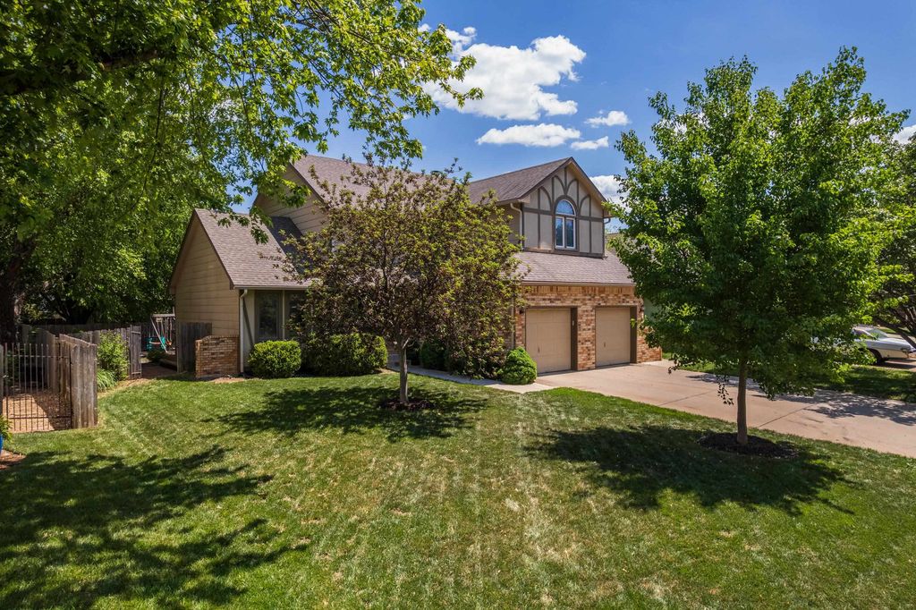 204 S Crosswood Ln, Derby, KS 67037