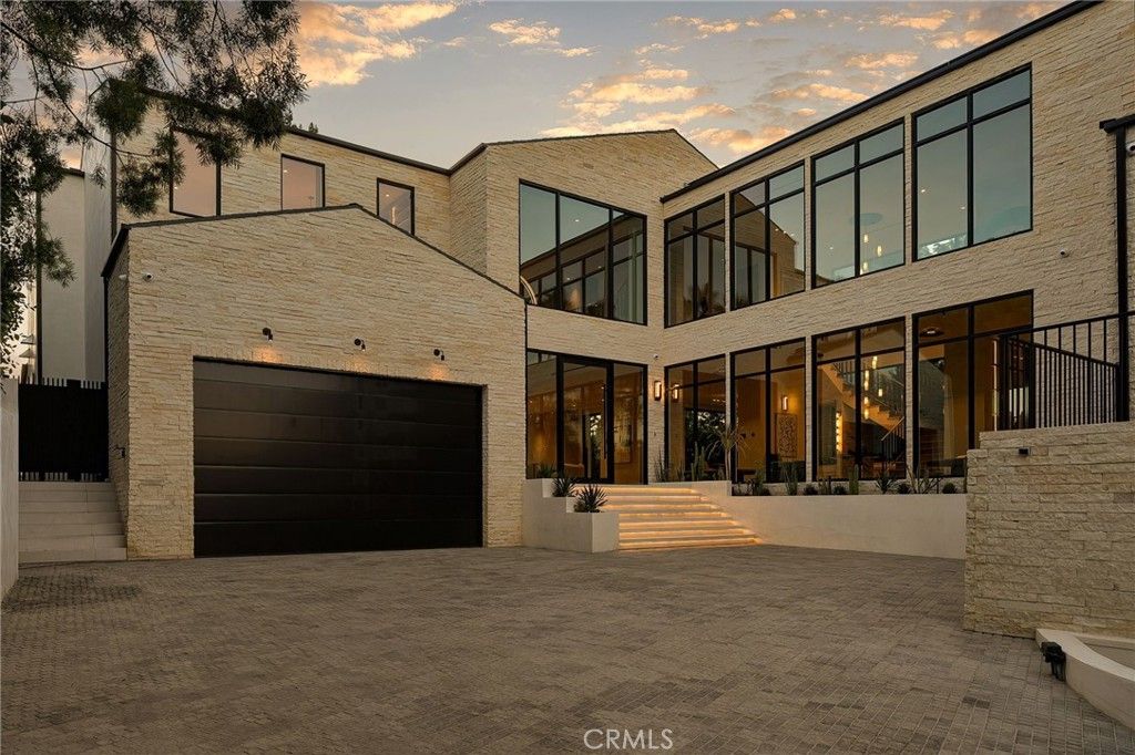 16093 Royal Oak Road, Encino, CA 91436 — photo 3