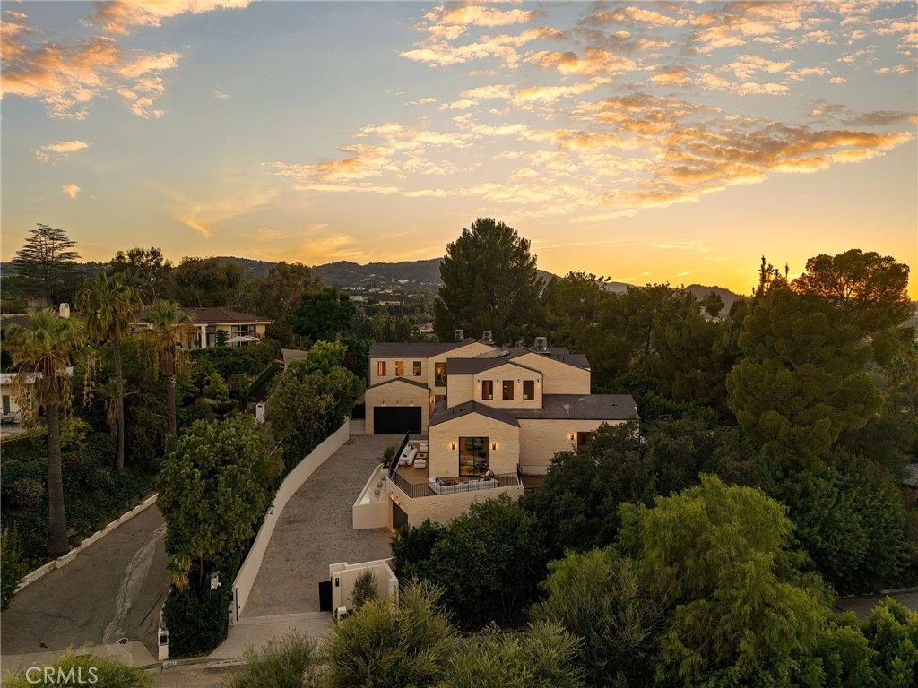 16093 Royal Oak Road, Encino, CA 91436 — photo 4