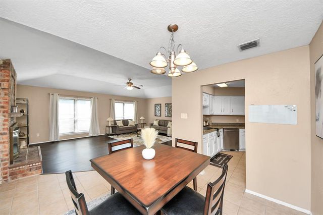 2315 Colonial Ridge Drive, Friendswood, TX 77546