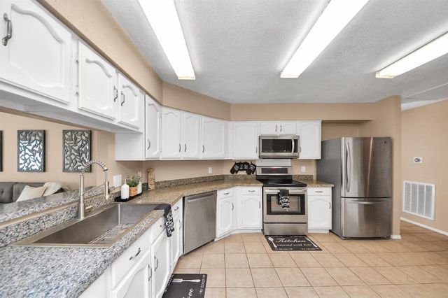 2315 Colonial Ridge Drive, Friendswood, TX 77546