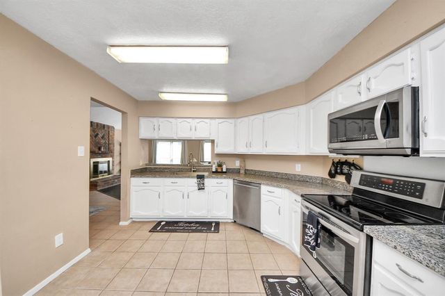 2315 Colonial Ridge Drive, Friendswood, TX 77546