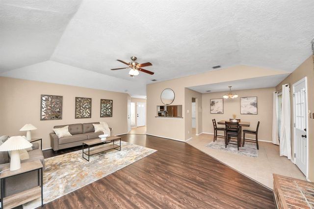 2315 Colonial Ridge Drive, Friendswood, TX 77546