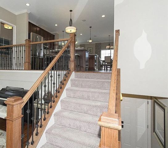881 Lewisburg Lane, Aurora, IL 60504