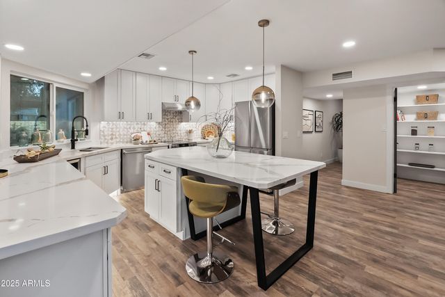 6504 W CORRINE Drive, Glendale, AZ 85304