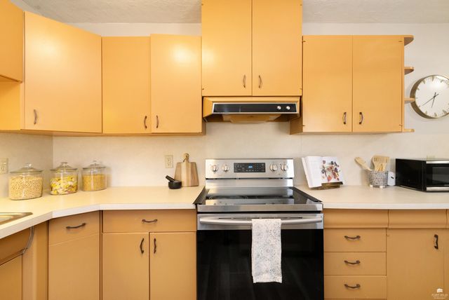 1712 Ranser Road, Manhattan, KS 66502