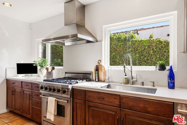 133 N Kilkea Drive, Los Angeles, CA 90048