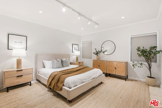 133 N Kilkea Drive, Los Angeles, CA 90048