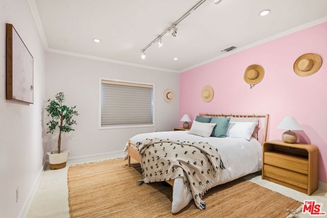 133 N Kilkea Drive, Los Angeles, CA 90048