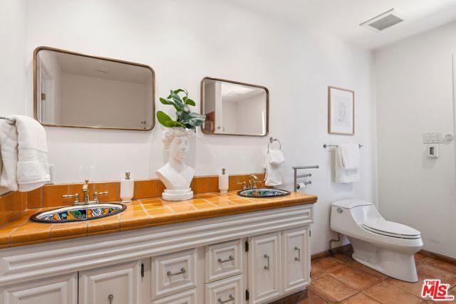 133 N Kilkea Drive, Los Angeles, CA 90048