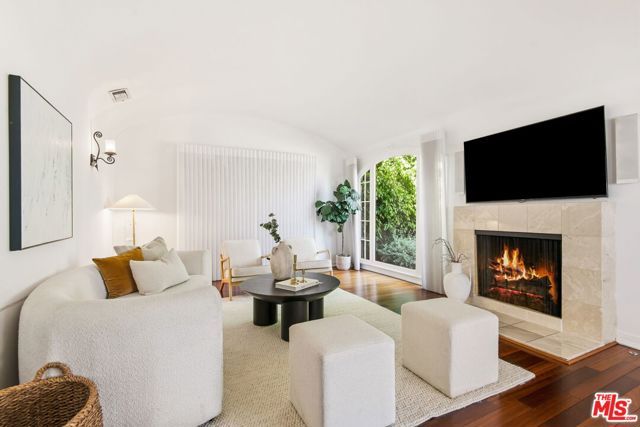 133 N Kilkea Drive, Los Angeles, CA 90048