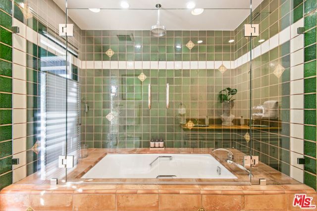 133 N Kilkea Drive, Los Angeles, CA 90048