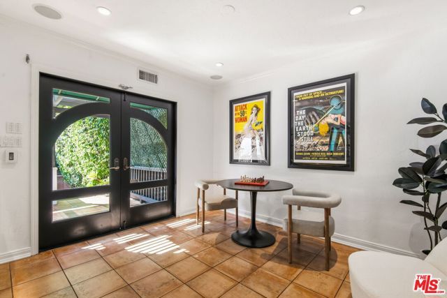 133 N Kilkea Drive, Los Angeles, CA 90048