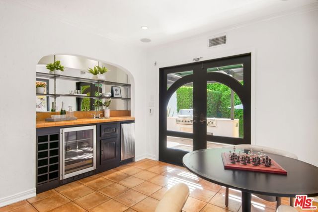 133 N Kilkea Drive, Los Angeles, CA 90048