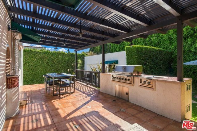 133 N Kilkea Drive, Los Angeles, CA 90048