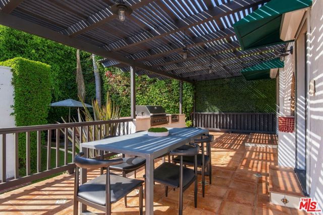 133 N Kilkea Drive, Los Angeles, CA 90048