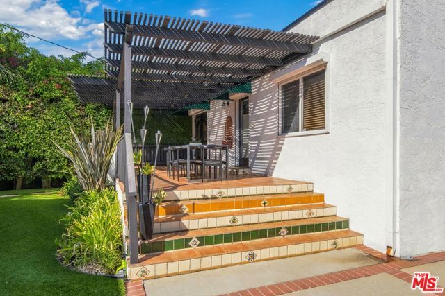 133 N Kilkea Drive, Los Angeles, CA 90048