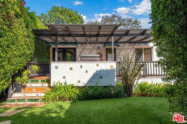 133 N Kilkea Drive, Los Angeles, CA 90048
