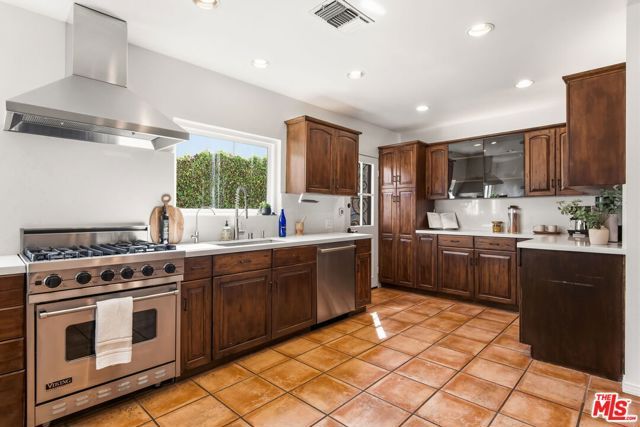 133 N Kilkea Drive, Los Angeles, CA 90048