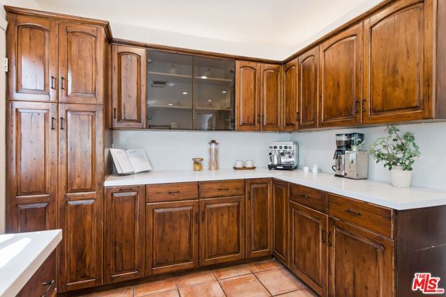 133 N Kilkea Drive, Los Angeles, CA 90048