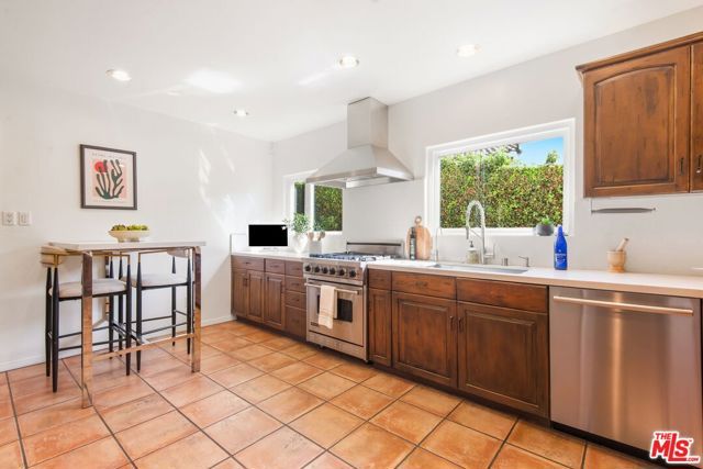 133 N Kilkea Drive, Los Angeles, CA 90048