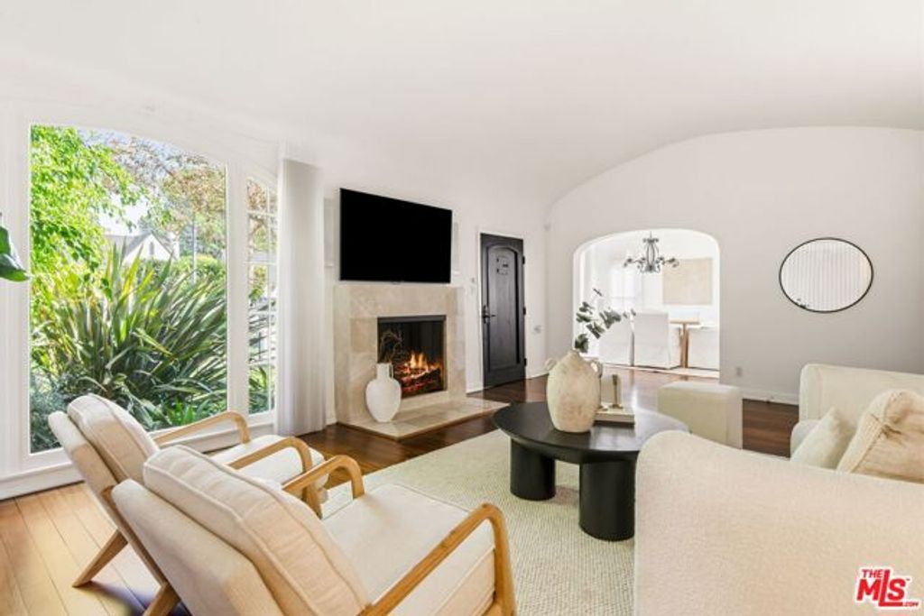 133 N Kilkea Drive, Los Angeles, CA 90048