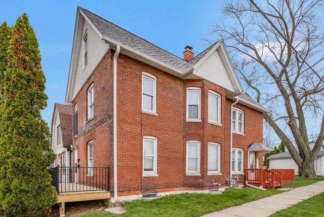 729 Montana AVENUE, South Milwaukee, WI 53172