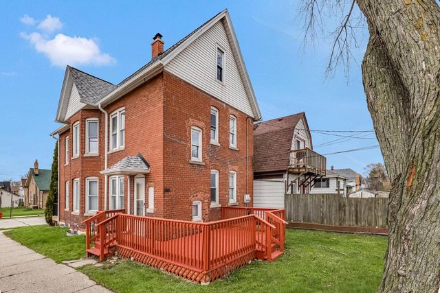 729 Montana AVENUE, South Milwaukee, WI 53172