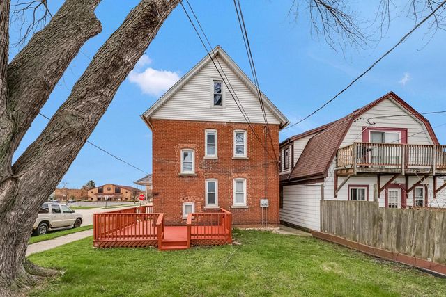 729 Montana AVENUE, South Milwaukee, WI 53172