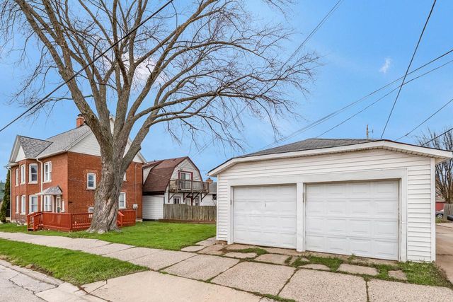 729 Montana AVENUE, South Milwaukee, WI 53172