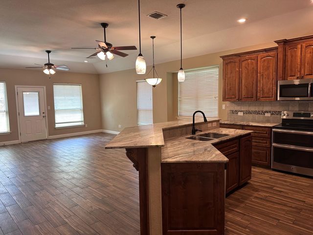 103 S Kanaio DR B, Bastrop, TX 78602
