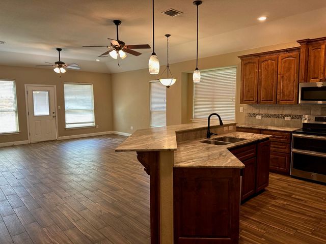 103 S Kanaio DR B, Bastrop, TX 78602