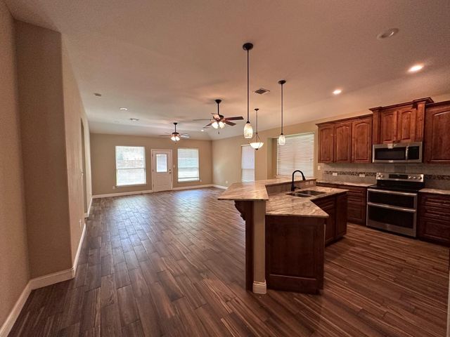 103 S Kanaio DR B, Bastrop, TX 78602