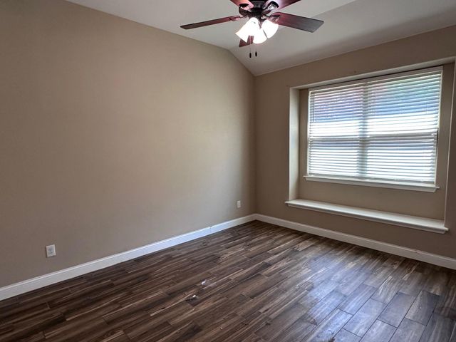 103 S Kanaio DR B, Bastrop, TX 78602