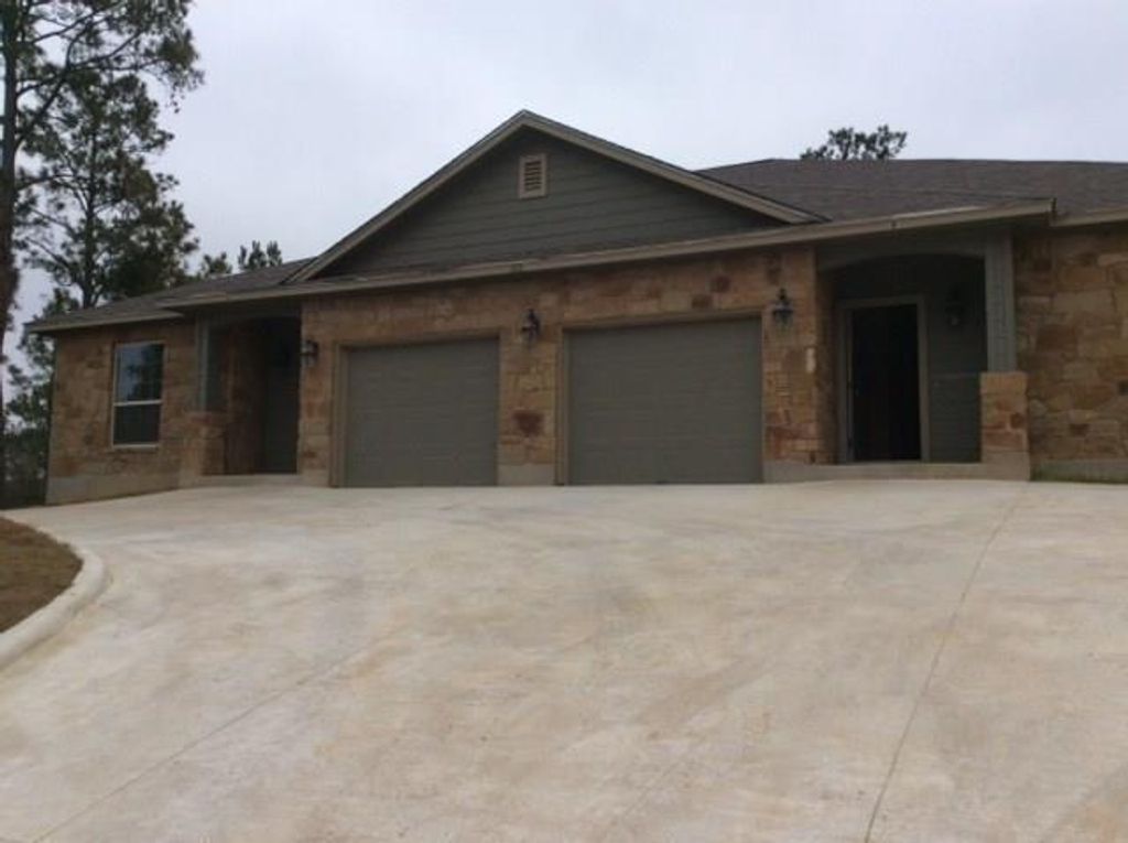 103 S Kanaio DR B, Bastrop, TX 78602