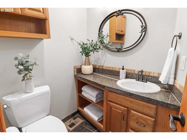 260 ROUND HOUSE Rd, Astoria, OR 97103