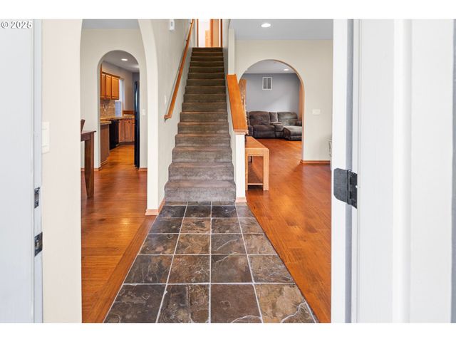 260 ROUND HOUSE Rd, Astoria, OR 97103