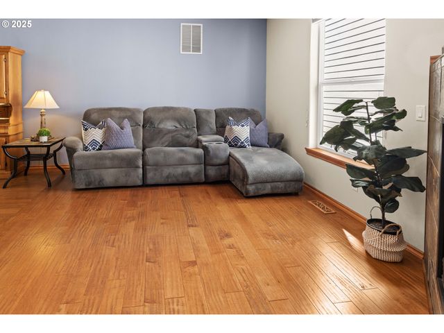 260 ROUND HOUSE Rd, Astoria, OR 97103