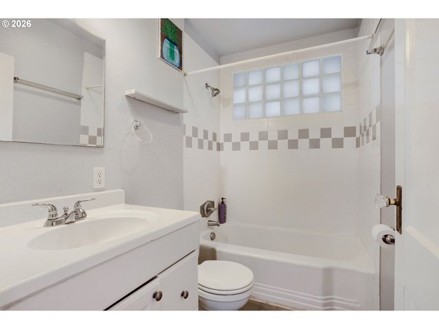 2928 Ne 2ND Ave, Camas, WA 98607