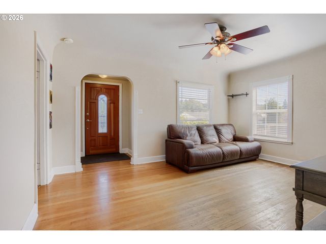 2928 Ne 2ND Ave, Camas, WA 98607